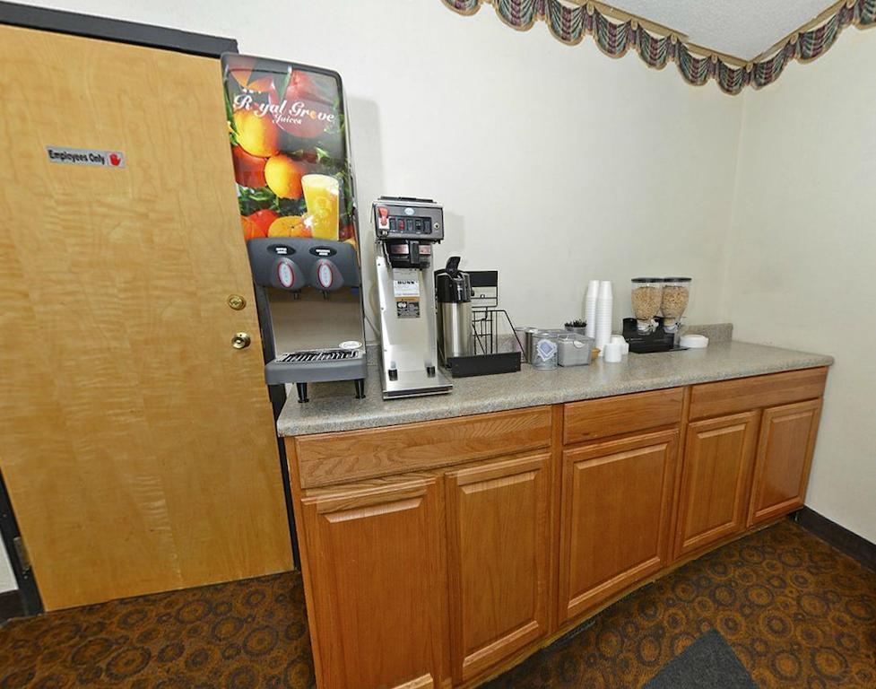 America'S Best Value Inn Стейтсвилл Экстерьер фото
