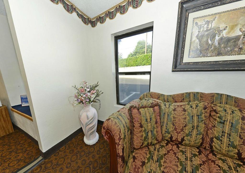 America'S Best Value Inn Стейтсвилл Экстерьер фото