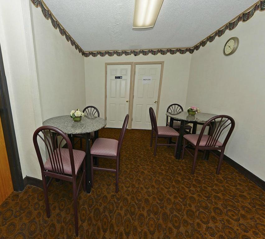 America'S Best Value Inn Стейтсвилл Экстерьер фото