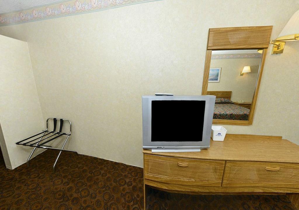 America'S Best Value Inn Стейтсвилл Экстерьер фото